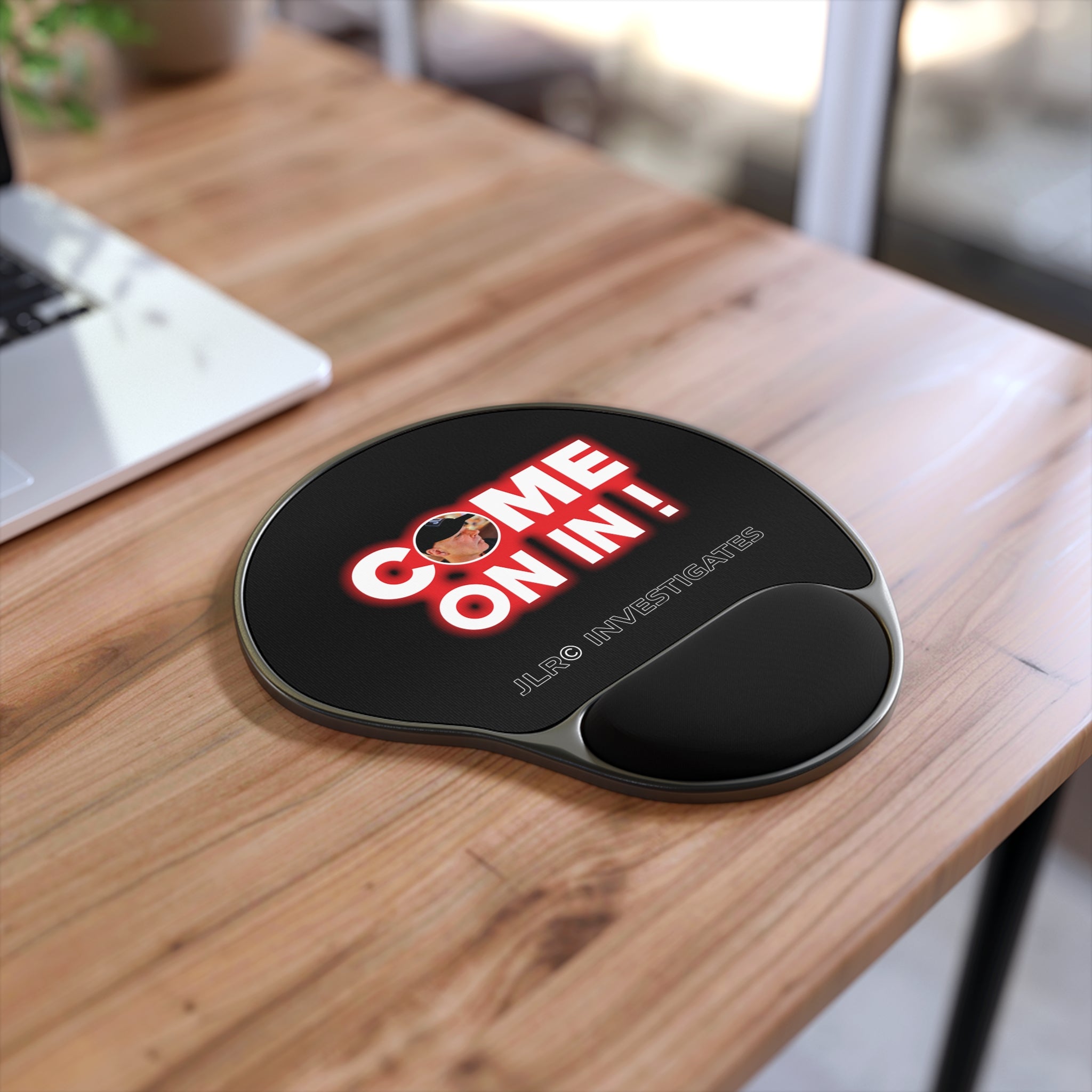 Come On In! JLR© Investigates Mouse Pad with Wrist Rest
