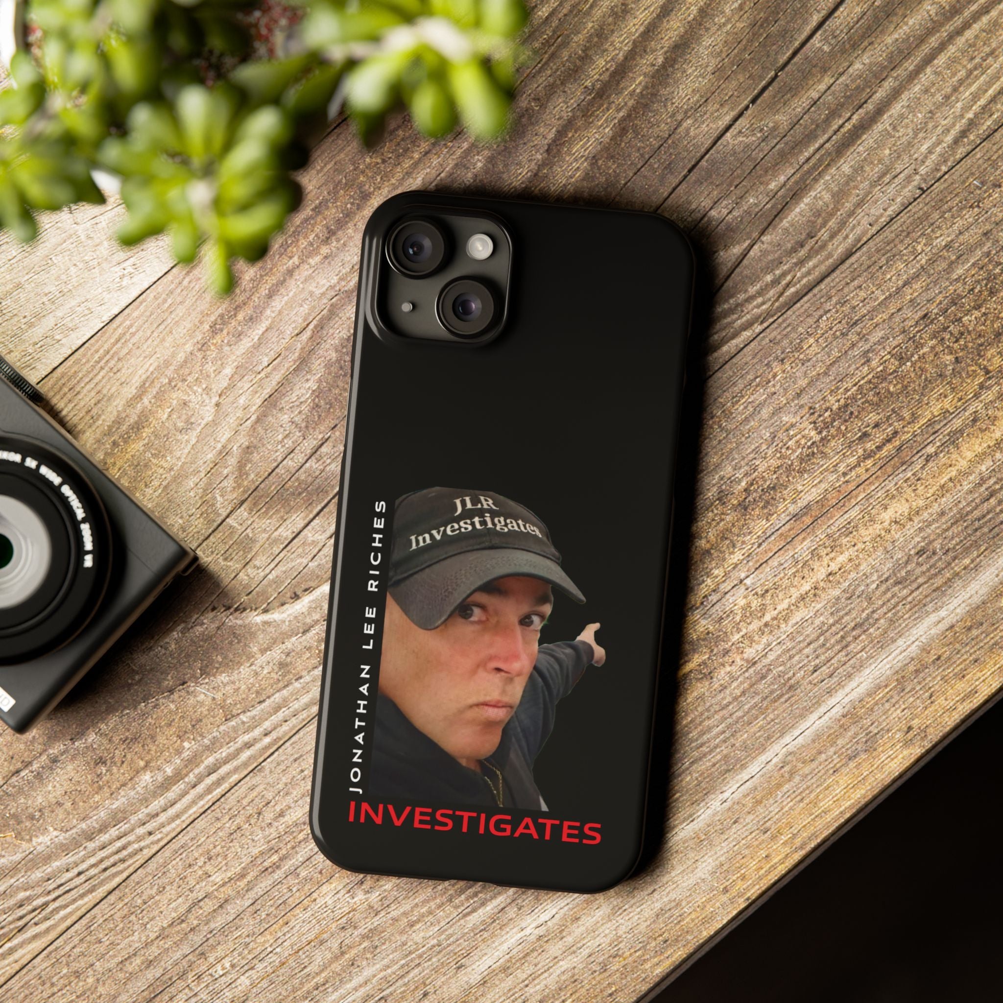 Jonathan Lee Riches Investigates Slim Phone Case
