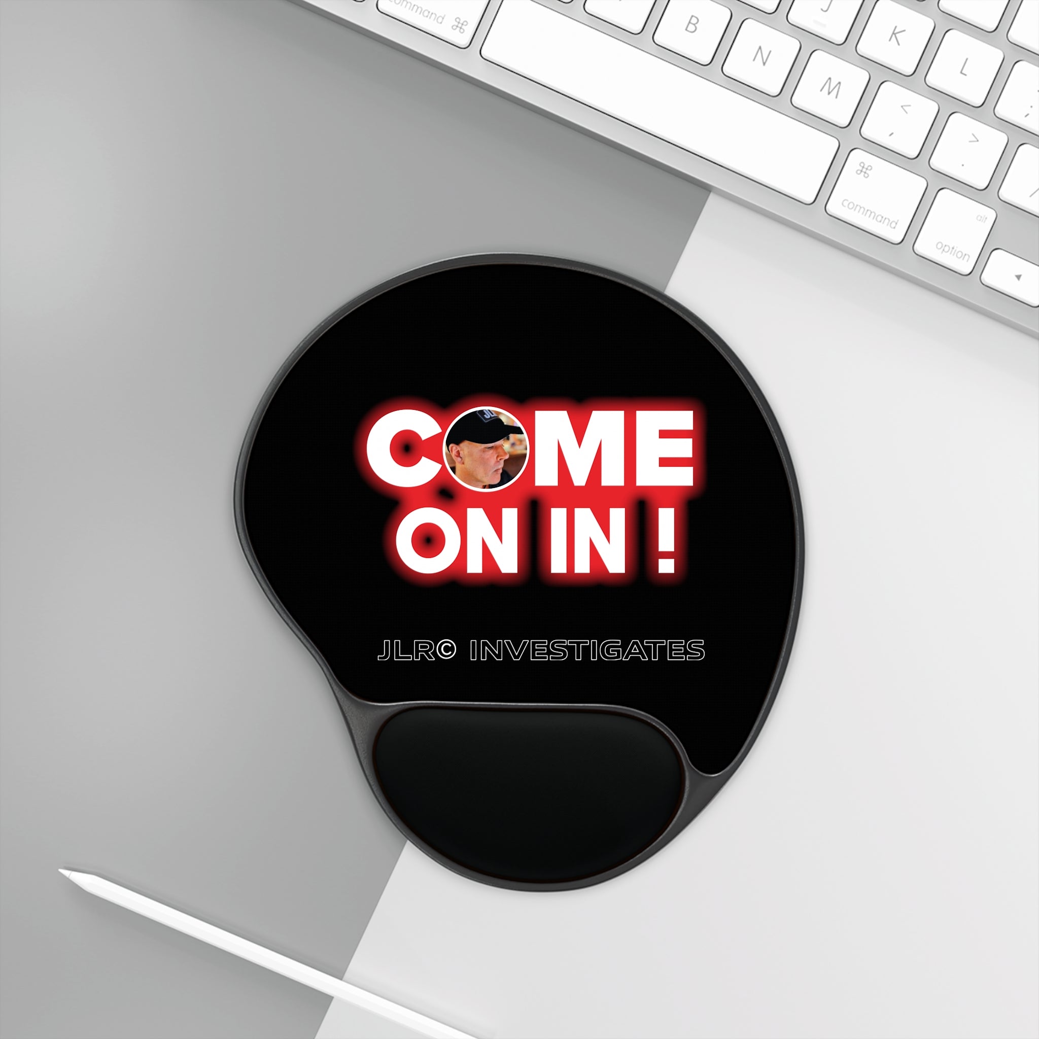 Come On In! JLR© Investigates Mouse Pad with Wrist Rest